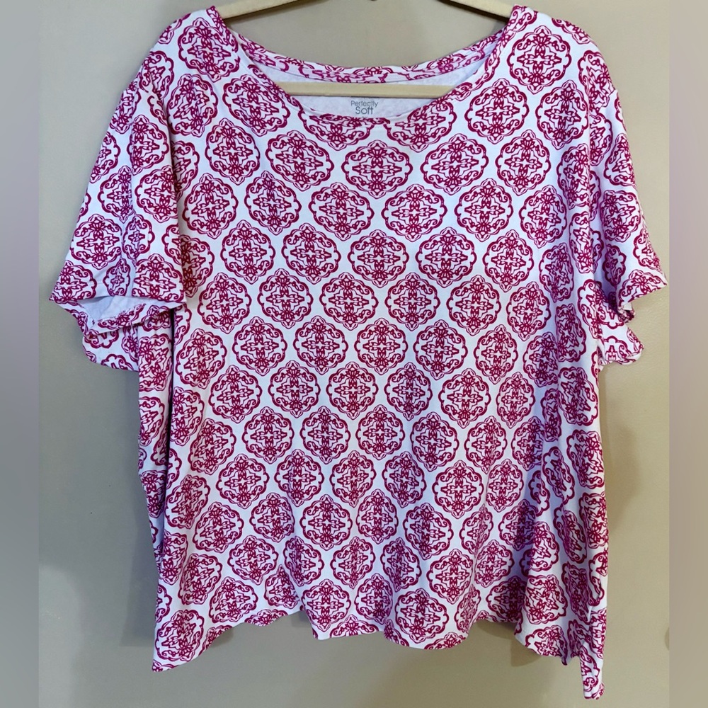 NWT Kim Rogers Cute White Raspberry Pink Damask Pattern Short Sleeve Top